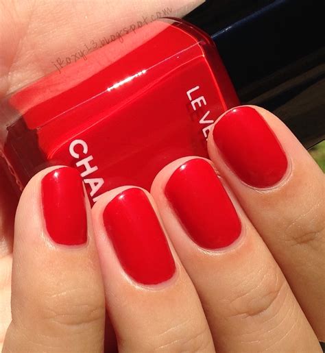 chanel nailpolish in 510 gitane